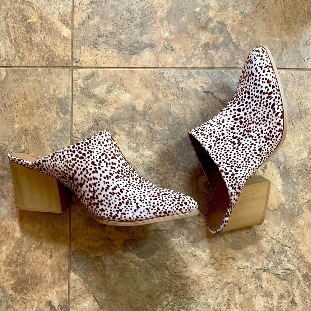 Qupid by ModCloth Block Heel Animal Print Mules